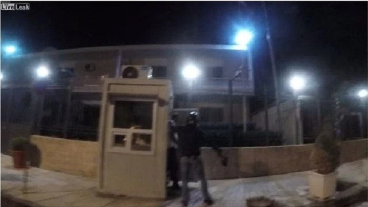 «Ξήλωσαν» τον διοικητή του ΑΤ Ψυχικού μετά την επιδρομή του Ρουβίκωνα – Στέλνουν στις περιπολίες τον φρουρό της Πρεσβείας του Ιράν